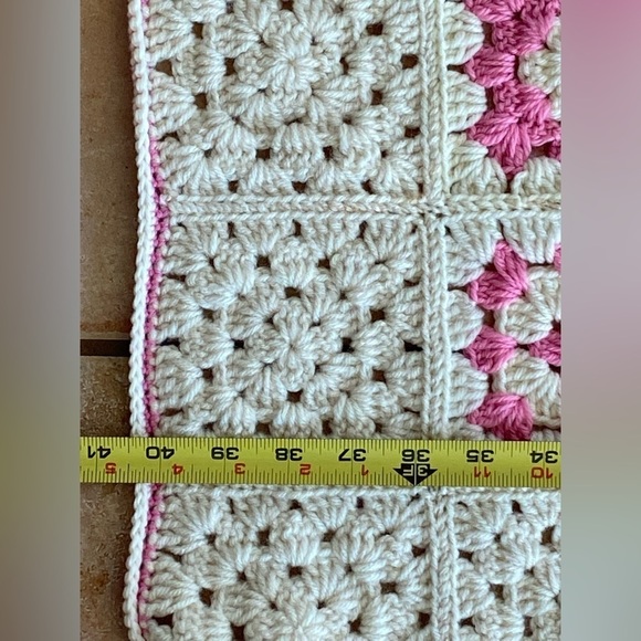Vintage Handmade Crochet Granny Square Throw Blanket Afghan Cream Pink 40x32 - Picture 4 of 4
